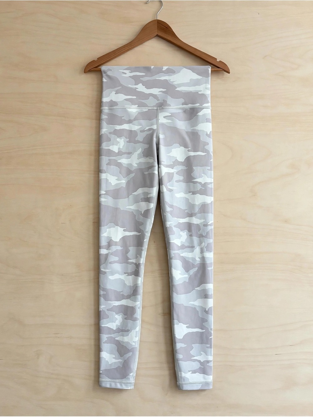 Athleta Elation 7/8 Tight Loght Gray Snow Camo XXS